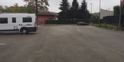 Plaza de aparcamiento para autocaravanas - Cuneo - P in Monticello d`Alba